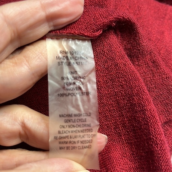 SOFT surroundings dark red long sleeve cardigan fabric insert on back. - Picture 9 of 9